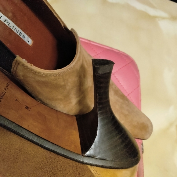 Suede pumps - Picture 8 of 15